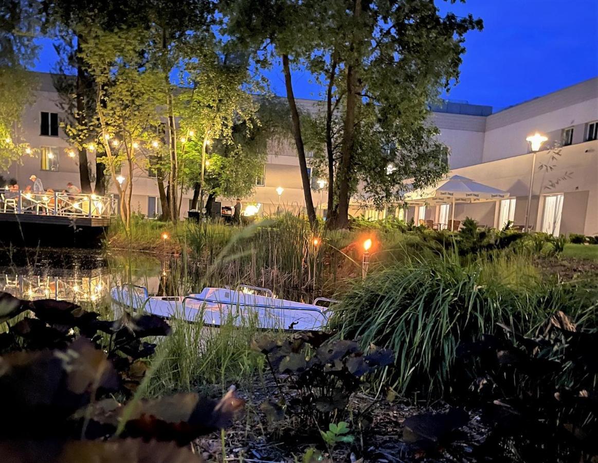 Green Garden Hotel Raszyn Exterior photo